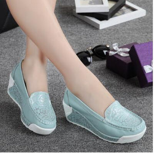 QUNSHENGRUI spring genuine leather mother casual woman shoes swing shoes white nurse shoes slip-resistant plus size platform