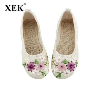 Vintage New Arrival Old Peking Women's Shoes Chinese Flat Heel With Flower Embroidery Comfortable Soft Canvas Shoes XC55